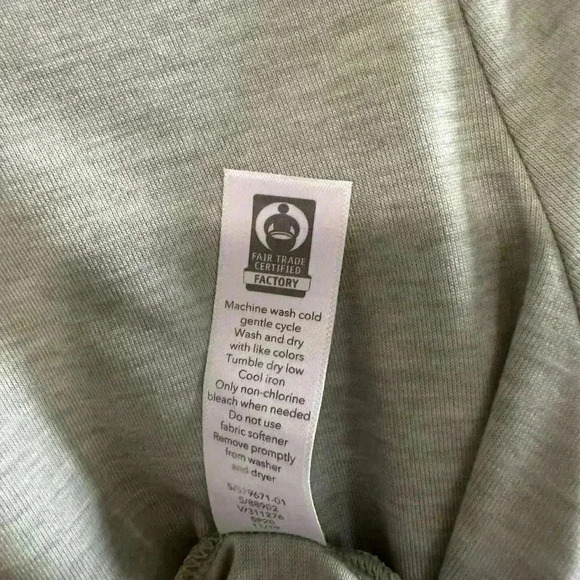 Athleta Essence Twist Top Light Green - Size Small - Picture 8 of 8